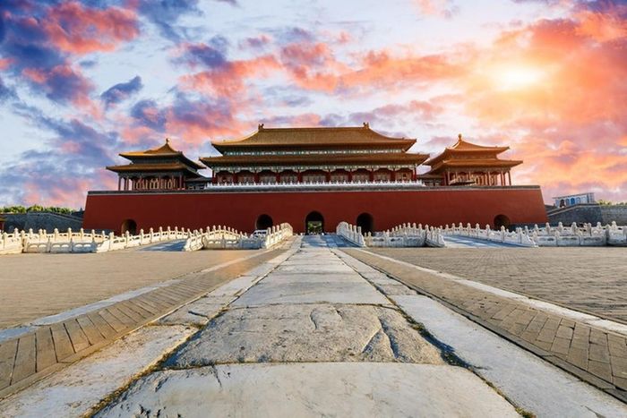 Kế đến, nhóm chuyên gia sử dụng hệ thống mô phỏng các trận động đất nhằm thử thách ngôi nhà mô phỏng kiến trúc của Tử Cấm Thành. Kết quả, sau 30 giây, thật đáng kinh ngạc khi ngôi nhà mô phỏng có thể đứng vững trước tác động của trận động đất mạnh 9,5 độ richter và 10,1 độ richter. Kết quả thử nghiệm khiến họ vô cùng kinh ngạc khi ngôi nhà mô phỏng còn nguyên vẹn.