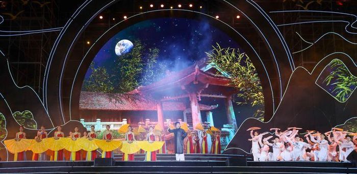 Tiết mục nghệ thuật trong đêm khai mạc Festival Dân ca Ví, Giặm Nghệ Tĩnh 2023. Ảnh: Báo Nghệ An