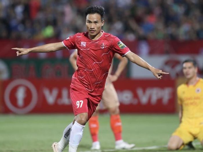 Trong khi Hải Phòng sớm vượt lên dẫn trước từ đầu trận nhờ công Triệu Việt Hưng.