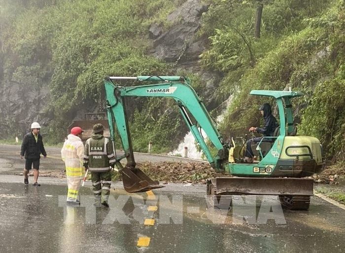 Hiện trường vụ sạt lở tại đèo Bảo Lộc, Lâm Đồng. Nguồn: TTXVN.