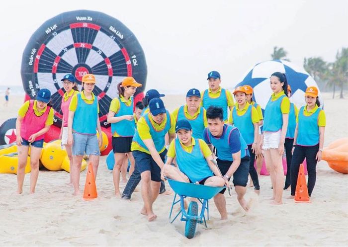 Doanh nghiệp tổ chức cho nhân viên đi du lịch kết hợp team building