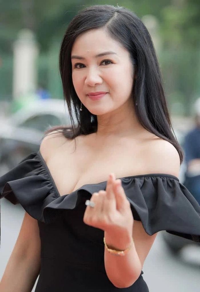 Trong nhiều lần chia sẻ trên báo chí, NSND Thu Hà cho biết bí quyết để giữ gìn nhan sắc chính là nhờ vận động cơ thể và trí tuệ: "Bí quyết làm đẹp của tôi đơn giản lắm. Đó là vận động cơ thể và trí tuệ. Mình phải luôn luôn vận động và quan trọng là có khoảng thời gian dành riêng cho bản thân".
