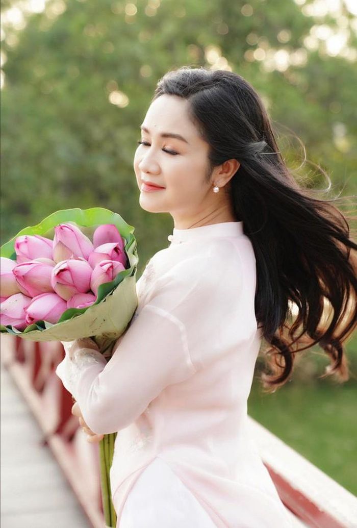 Dù đã bước vào độ tuổi U60 nhưng nhan sắc của NSND Thu Hà vẫn khiến mọi người trầm trồ khen ngợi. Thậm chí nhiều người còn nói vui rằng có thể thời gian đã bỏ quên mất chị.