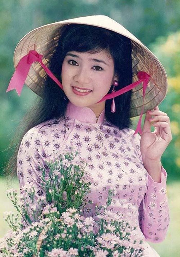 Vẻ đẹp "quốc sắc thiên hương" của Thu Hà ngày trẻ