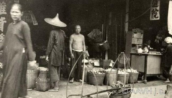 Cái nón của người Hoa ở Sài Gòn, rất dễ phân biệt với người Việt