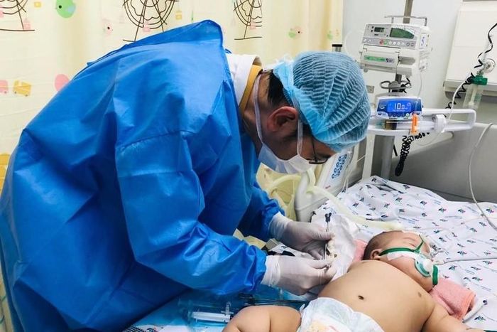 Bệnh nhi được điều trị tại bệnh viện. Ảnh: BVCC