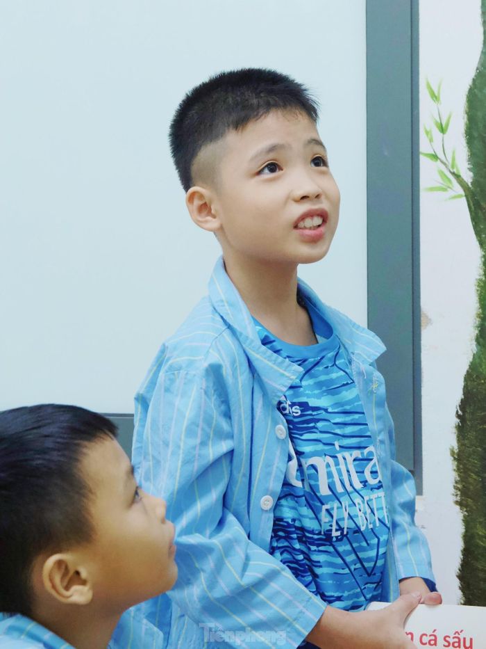 Lớp học không đặt nặng về kiến thức, mà chủ yếu là giúp các bé vui chơi, tự tin hơn, có tinh thần chống chọi với bệnh tật.