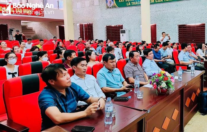  Đại diện các doanh nghiệp nhỏ và vừa các huyện, thị vùng Phủ Quỳ tham gia một đợt tập huấn do Trung tâm Xúc tiến Đầu tư, Thương mại và Du lịch Nghệ An (NAPC) tổ chức. Ảnh: Nguyễn Hải 