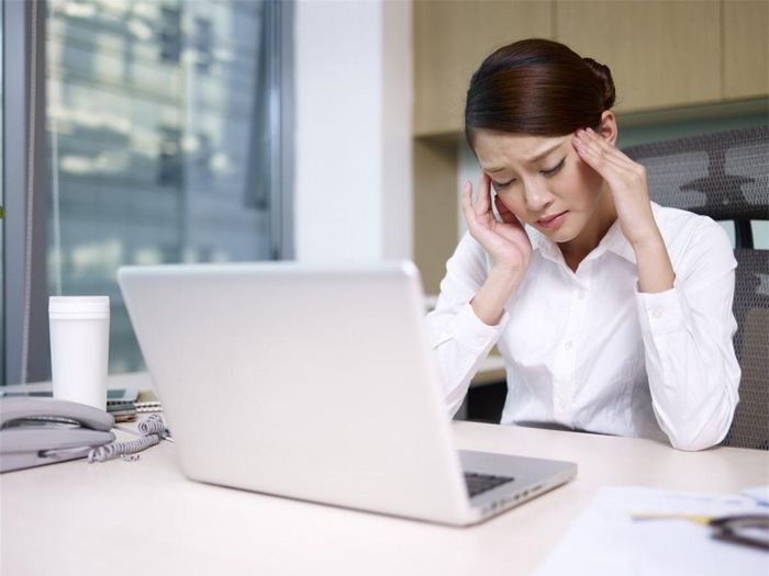 Giảm đau đầu: Động tác xoa bóp mặt dưới của các ngón chân có tác dụng làm giảm các cơn đau hiệu quả và cải thiện sức khỏe. Ảnh minh họa