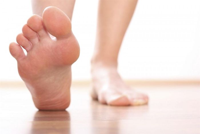 Giúp lưu thông khí huyết: Chỉ cầnmassage bàn chân trong vòng phút 10-20 trước khi đi ngủ có thể cải thiện tuần hoàn máu ở chi dưới, điều này tốt và cần thiết đối với những người bị bệnh tiểu đường. Ảnh minh họa