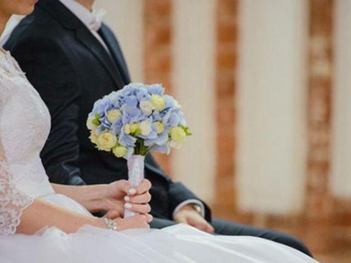 Tha thứ và quên đi quá khứ là một điều vô cùng khó khăn. Do đó, khi bạn nhận lời kết hôn với một người khác thì đừng nên gửi tới người yêu cũ tấm thiệp mời đám cưới. Ảnh minh họa