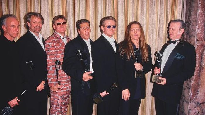 Meisner (ngoài cùng bên phải) hiếm hoi đứng cùng The Eagles tại hòa nhạc Đại sảnh Danh vọng Rock and Roll