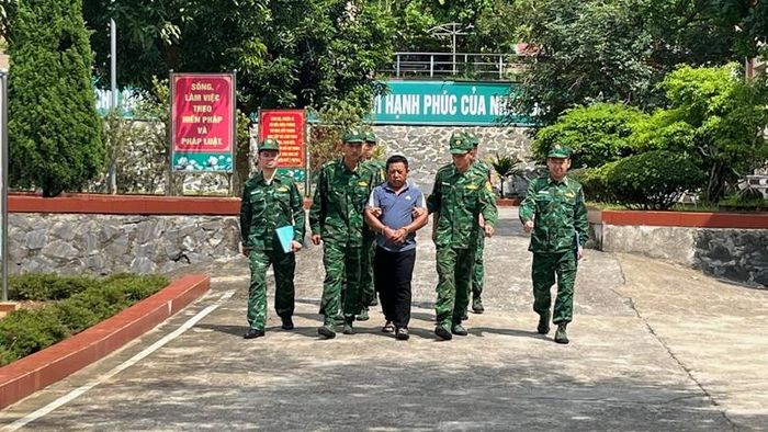 Áp giải đối tượng Sùng A Sì.