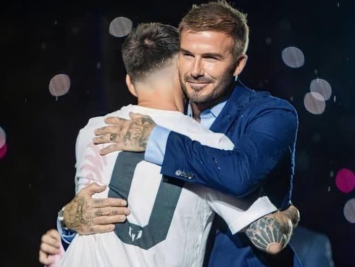 Beckham xúc động ôm Messi