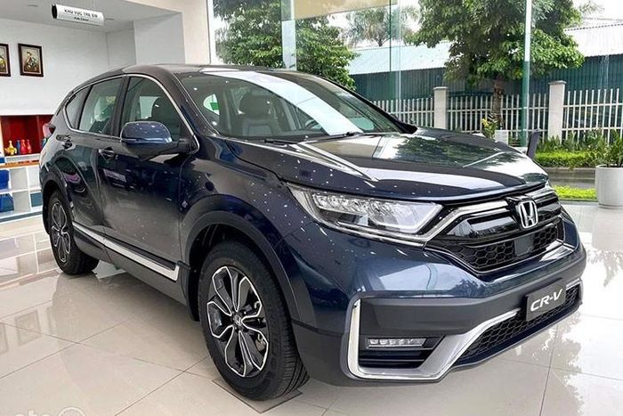  Từ ngày 4 – 31/8/2023, Honda Việt Nam tặng đến 150 triệu đồng cho khách mua mẫu xe CR-V và hỗ trợ 50% lệ phí trước bạ. 