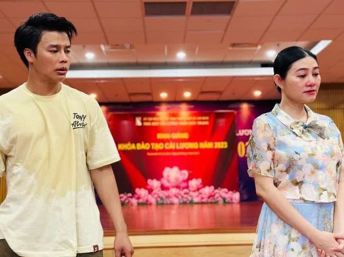 Võ Minh Lâm( trái) cùng Quế Trân trên sàn tập “Cô đào hát”