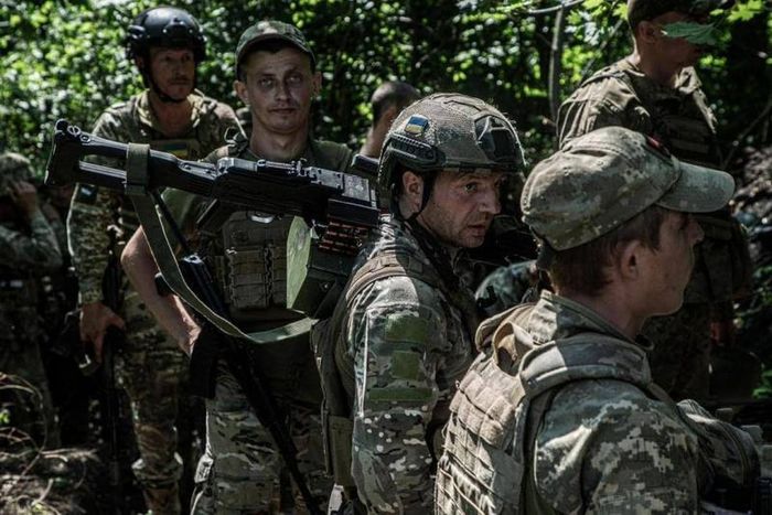 Thành công lần này của quân đội Ukraine không phải ngẫu nhiên. Họ đã áp dụng một chiến lược tài tình gọi là “điệu hổ ly sơn”. Lữ đoàn cơ động đường không số 46 của Quân đội Ukraine tiến về phía tây tới Priutne, một pháo đài quan trọng của Nga ở mặt trận trung tâm Zaporozhye, khiến Nga phải điều quân về tăng cường cho Priutne. 