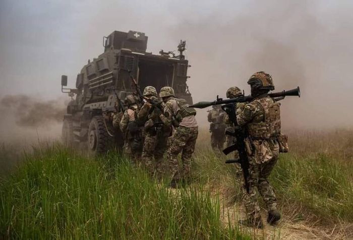 Nhưng trước khi đến thành phố Tokmak, quân Ukraine sẽ phải vượt qua các bãi mìn của quân đội Nga, tiếp tục tiến công các tuyến phòng thủ ở các làng và thị trấn của quân đội Nga. Nhưng chỉ có tràn ngập được Tokmak, quân Ukraine mới có thể tiến vào Melitopol. Khi trận chiến Melitopol bắt đầu, đó sẽ là trận chiến quyết định giữa Nga và Ukraine. 