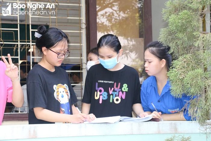  Việc đăng ký tổ hợp khiến nhiều học sinh TX. Cửa Lò băn khoăn. Ảnh Mỹ Hà 