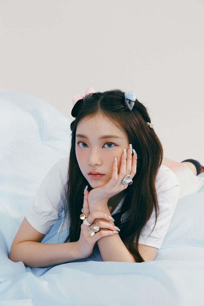 Thời gian gần đây, nhờ thay đổi ekip makeup nên visual các thành viên NewJeans đều xuất sắc hơn hẳn trước kia. Minji và Haerin là 2 thành viên nhận được rất nhiều lời khen dạo này. Không chỉ chinh phục fan qua loạt photoshoot được cân chỉnh kĩ lưỡng, 2 thành viên NewJeans còn vượt qua thử thách cam thường của người đi đường