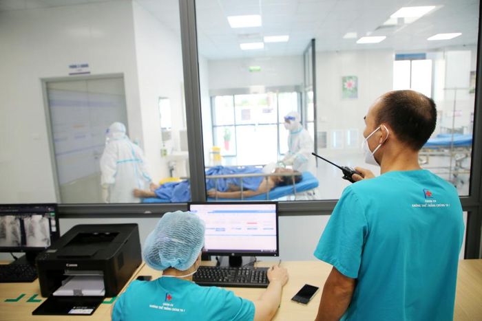 Bệnh viện dã chiến điều trị bệnh nhân Covid-19, Hoàng Mai, Hà Nội. Ảnh: Nam Nguyễn