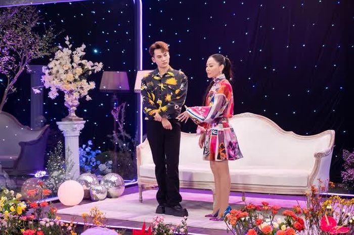 Cả hai cùng nhau tâm sự những chuyện thầm kín