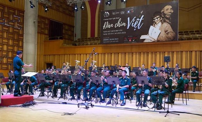Một tiết mục tập luyện cho chương trình “Đàn chim Việt”