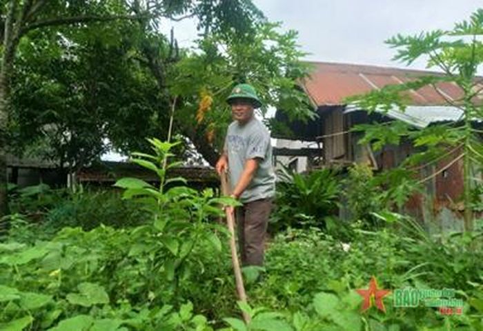 Ông Y Sem Ja vừa thi đỗ tốt nghiệp THPT năm 2023.