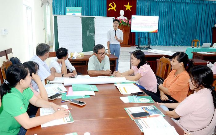 Giáo viên tập huấn những giá trị cốt lõi của 2 bộ sách