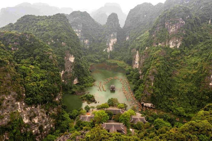 Tràng An vẻ đẹp của ”Vịnh Hạ Long trên cạn”
