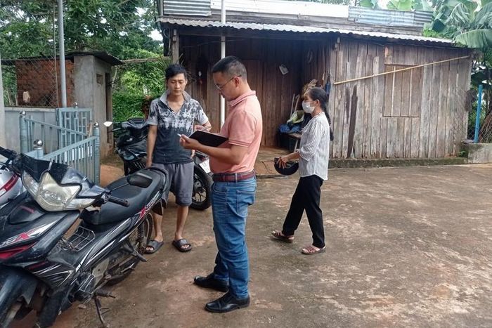 Trung tâm Kiểm soát bệnh tật triển khai giám sát tại nhà bệnh nhân. Ảnh: Sở Y tế Đắk Nông