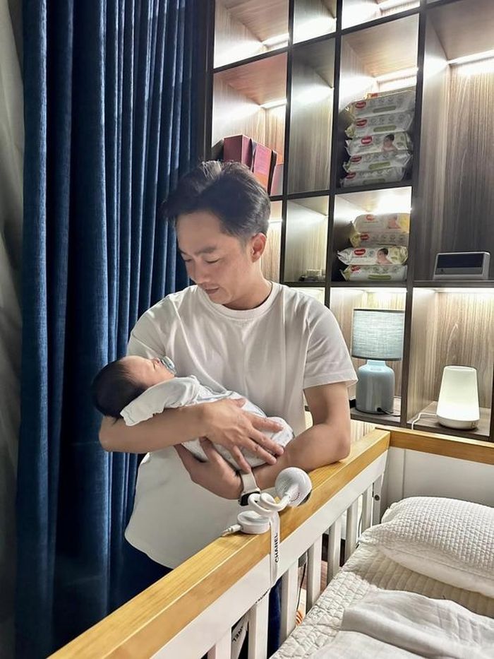 Cường Đô La hóa thành bố bỉm "cuồng" con