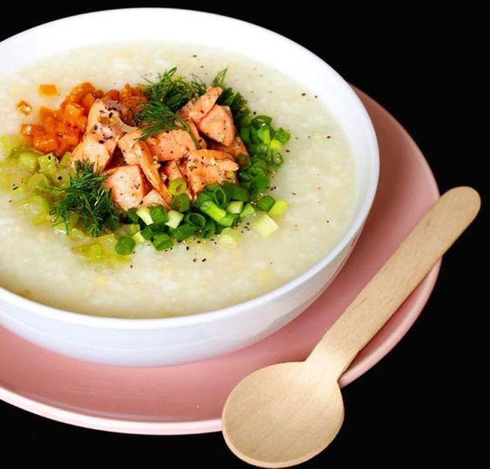 Cháo cá hồi là một trong các món ăn từ cá hồi cho bé