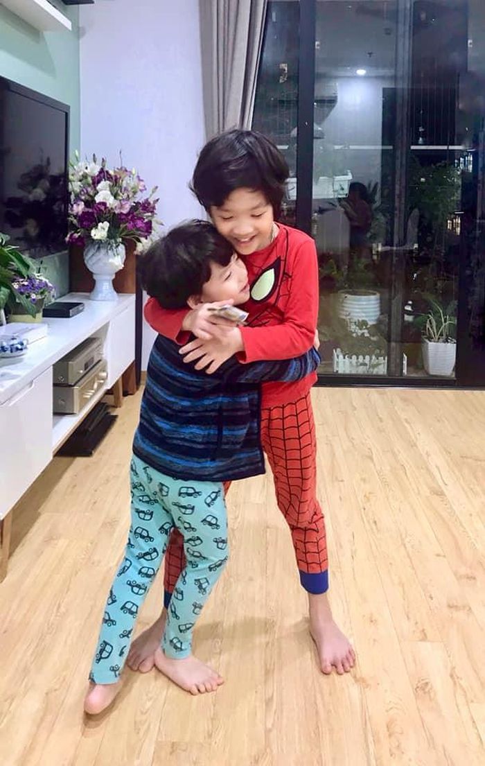 Ban công ngập tràn cây xanh.