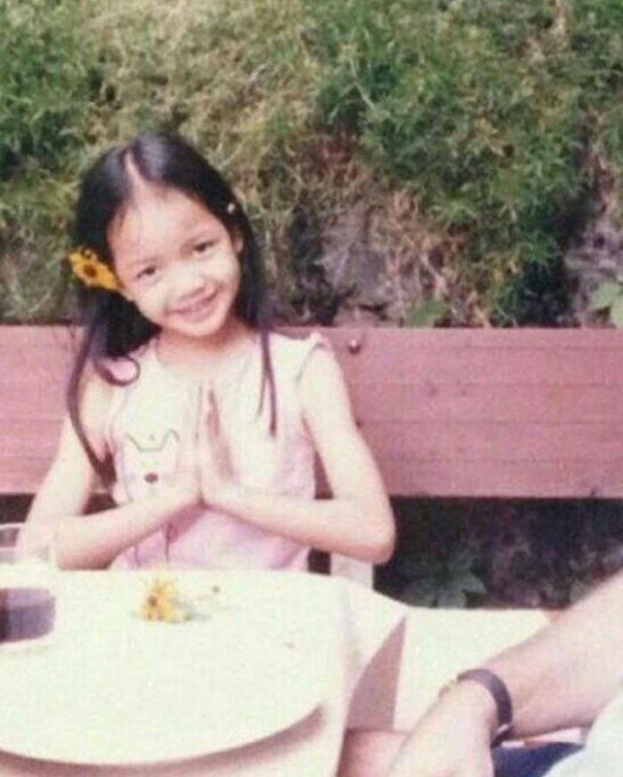 Rosé đăng tải ảnh hồi nhỏ của BlackPink, cô gửi lời yêu thương và cảm ơn đến bốn thành viên đã đã vất vả trong 10 năm qua chứ không chỉ 7 năm. “BlackPink chính thức tròn 7 tuổi, tôi tự hào về các thành viên. Cảm ơn các bạn đã tin tưởng chúng tôi suốt thời gian qua”.
