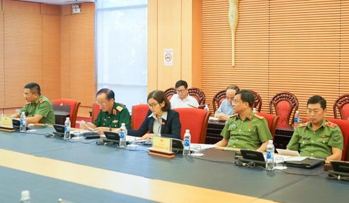 Các đại biểu tham dự phiên họp.
