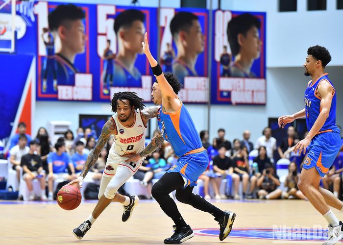 Tuy nhiên, bất ngờ đã xảy ra khi các cầu thủ Thang Long Warriors mới là những người có cảm giác bóng tốt hơn trong quãng thời gian đầu trận.