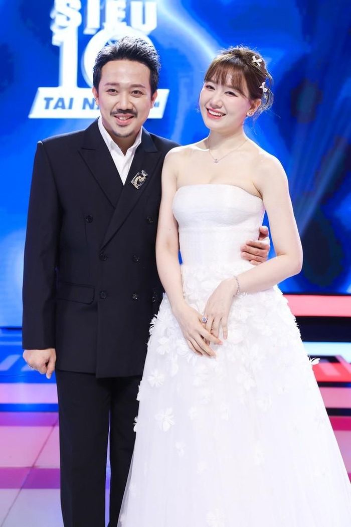 Vợ chồng Trấn Thành - Hari Won (Ảnh: Ban Tổ chức).