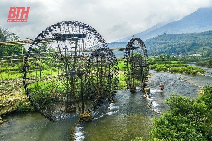 Đến Pù Luông mùa nước đổ cũng là cơ hội để du khách khám phá vẻ đẹp rất khác của núi rừng nơi đây.