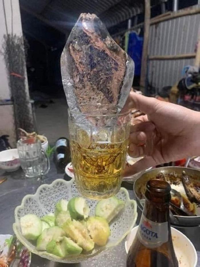 Uống bia hay ăn đá đây?