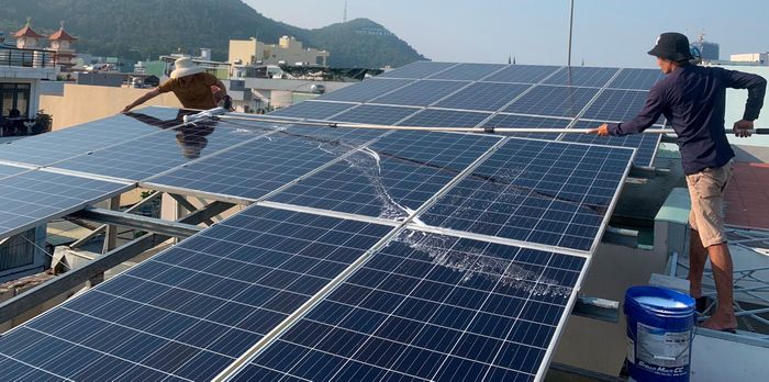 Điện mặt trời áp mái đang được phát triển.