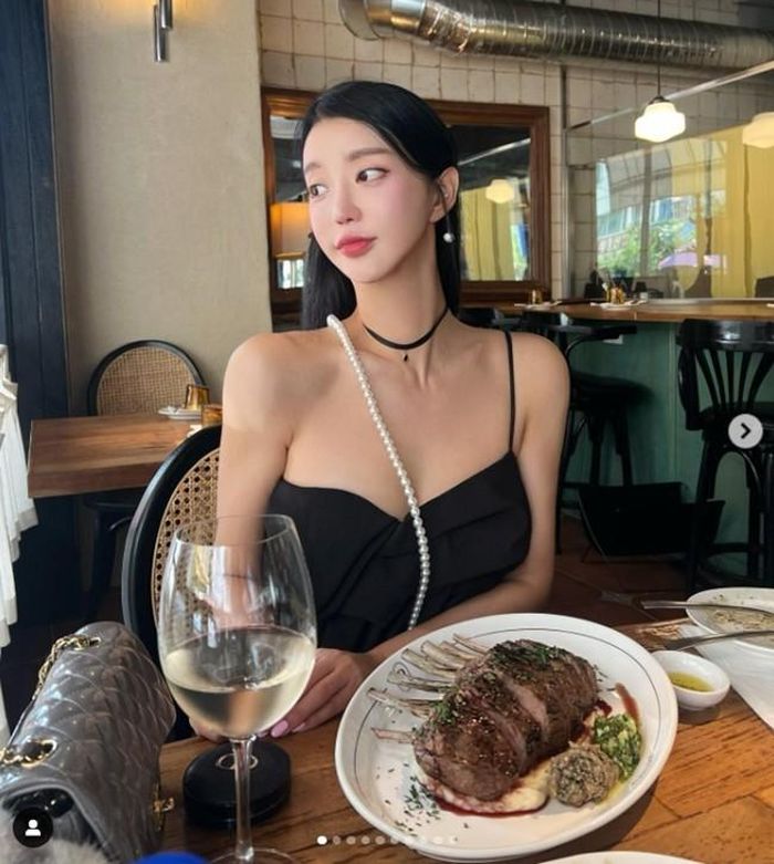 Người đẹp hiện sở hữu tài khoảng mạng xã hội Instagram với gần 300 ngàn fan hâm mộ