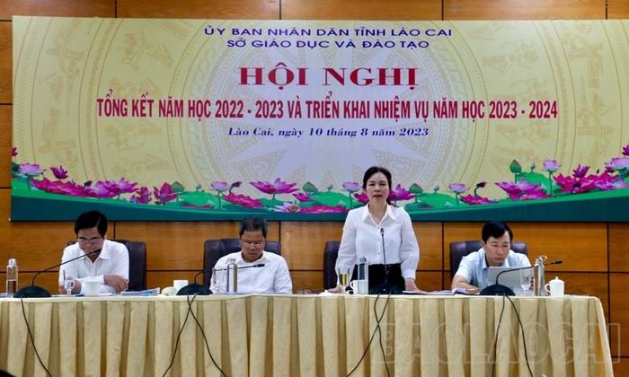  Lãnh đạo Sở Giáo dục và Đào tạo chủ trì thảo luận. 