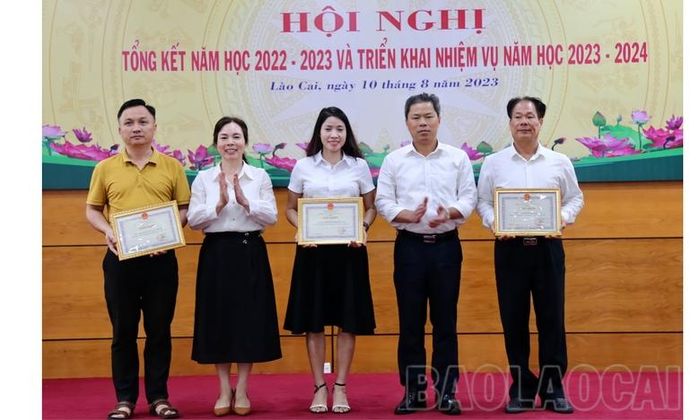  Các Trung tâm Giáo dục nghề nghiệp và Giáo dục thường xuyên có thành tích tiêu biểu trong năm học 2022 - 2023. 