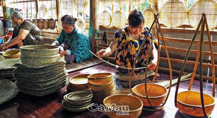 Không gian đan đát truyền thống, quen thuộc ở vùng quê Nguyễn Phích.