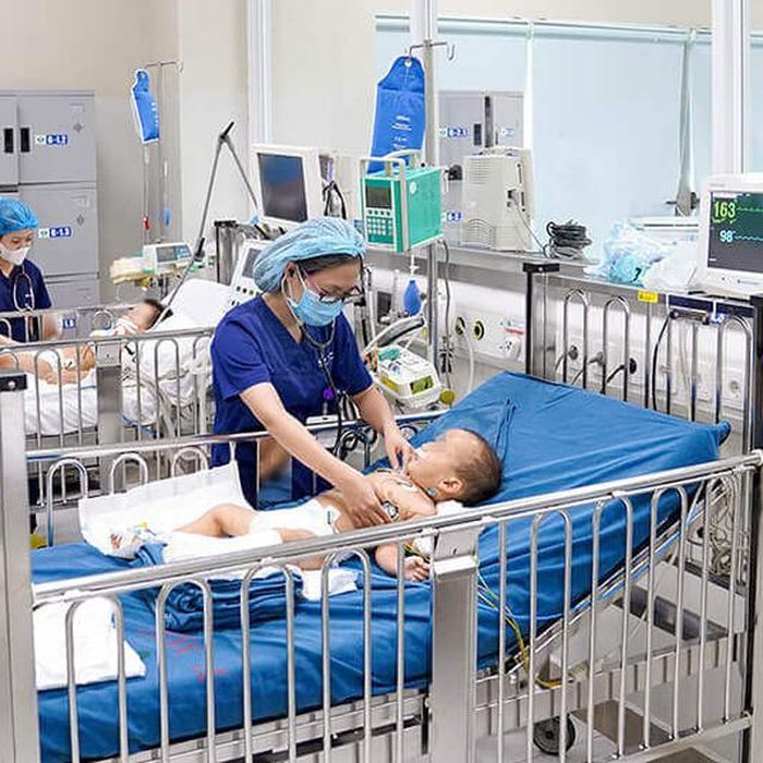 Trẻ bị rắn cắn được điều trị tại bệnh viện. Ảnh BVCC