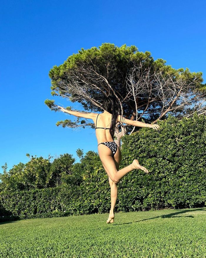 Lisa (Blackpink) diện bikini siêu nóng bỏng