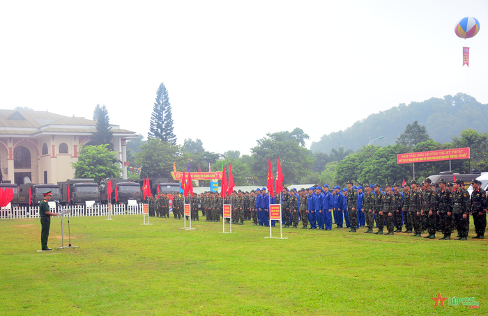 Lữ đoàn 86 Binh chủng Hóa học thực hiện nội dung thi ngày kỹ thuật. 