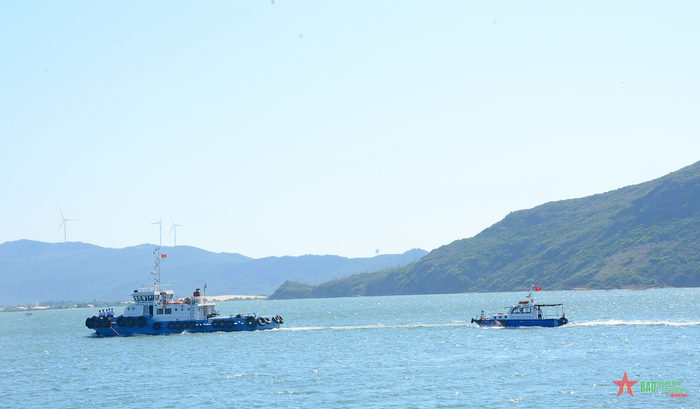 Tàu, ca nô tham gia diễn tập.