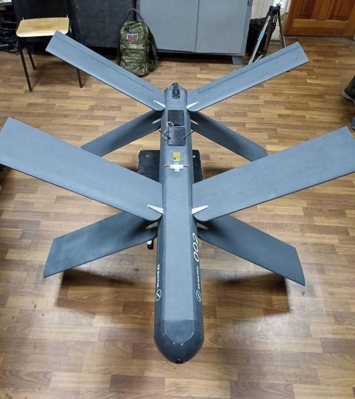 Loại UAV cảm tử do DPR chế tạo có hình dáng bề ngoài, đặc biệt là phần cánh khá giống Lancet của Nga.